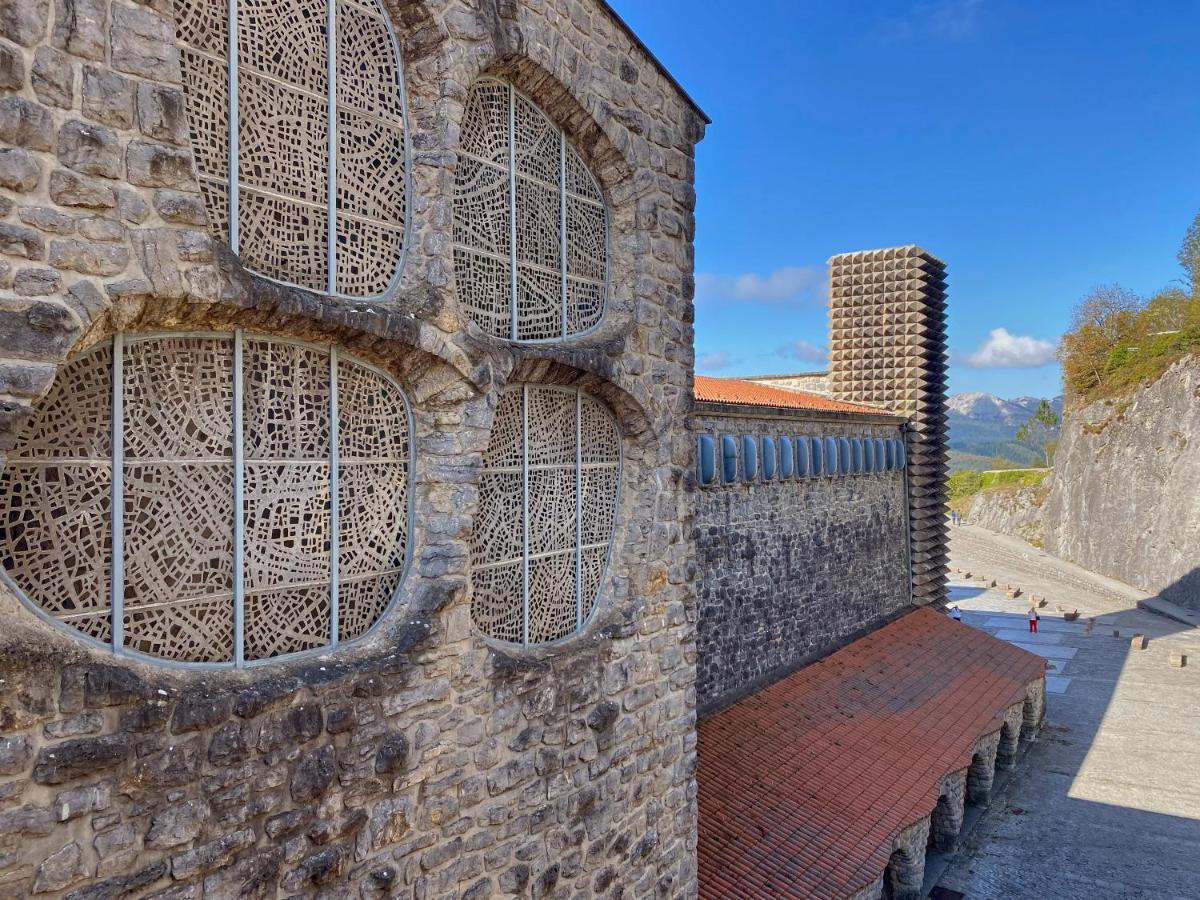 Iraipe Santuario De Arantzazu Hotel Oñate Exterior foto