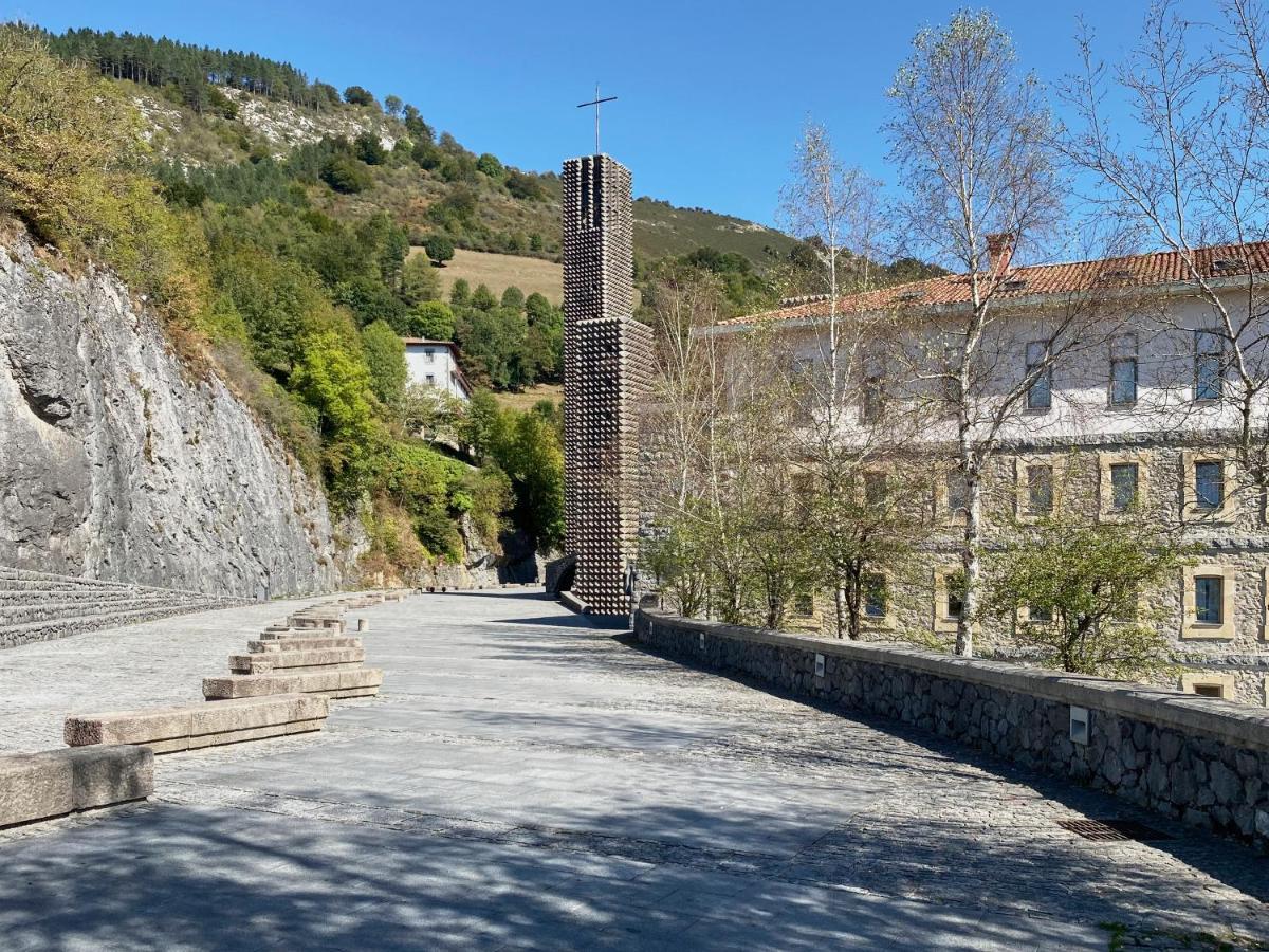 Iraipe Santuario De Arantzazu Hotel Oñate Exterior foto