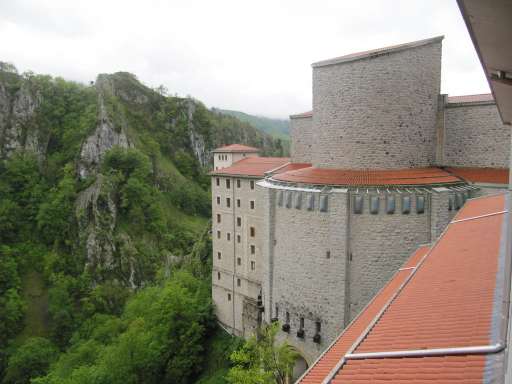 Iraipe Santuario De Arantzazu Hotel Oñate Exterior foto